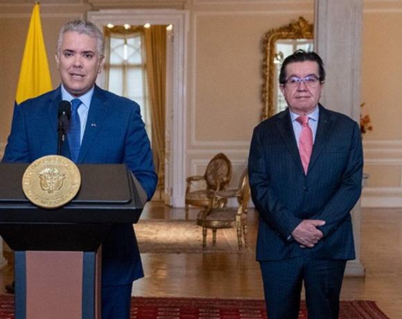 Colombia President Ivan Duque (left), Health Minister Fernando Ruiz (right) announcing Covid-19 Mask Rules