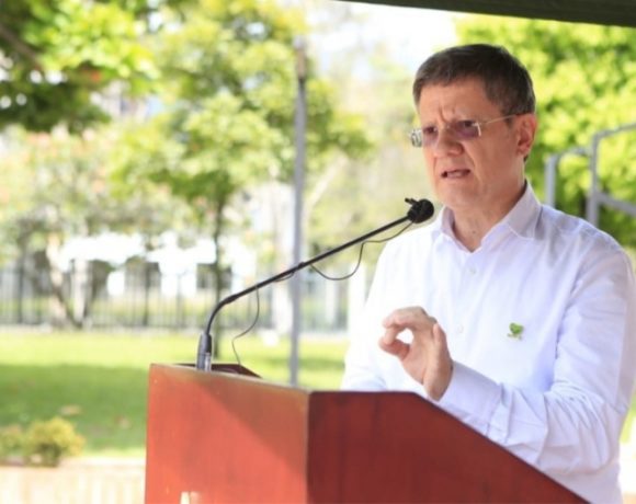 Antioquia Acting Governor Luis Fernando Suarez Announcing Covid-19 ICU Capacity Expansions
