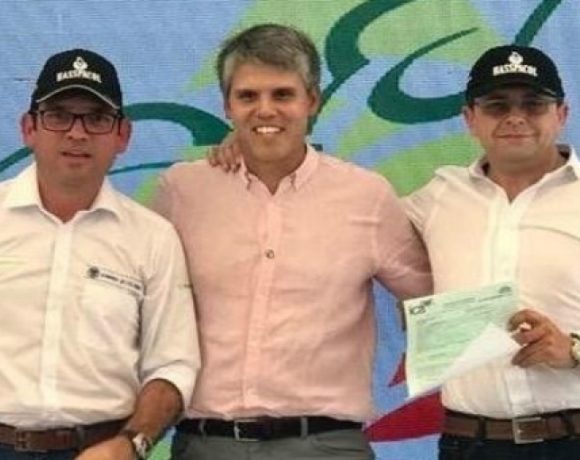 Left to right: Guillermo Zuluaga, Colombia Secretary of Agriculture; Ricardo Uribe, CEO, Cartama; Jose Luis Gonzalez, Commercial Director, Hasspacol